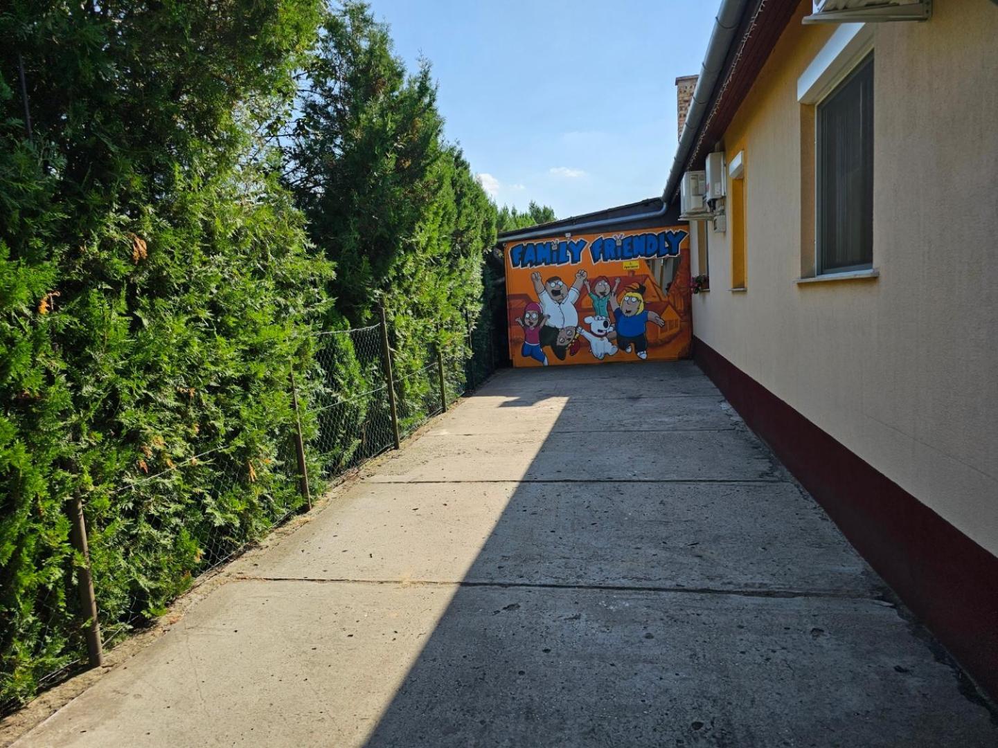 Family Friendly Gyalアパートメント エクステリア 写真